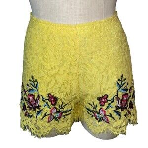 Blush Boutique Women’s Lace Embroidered Shorts size S Cotton Lined High Waist